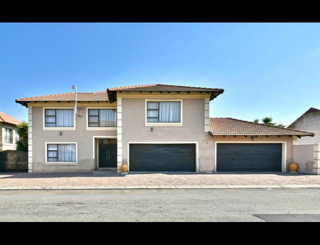 6 BEDROOM HOUSE FOR SALE IN SONNEVELD